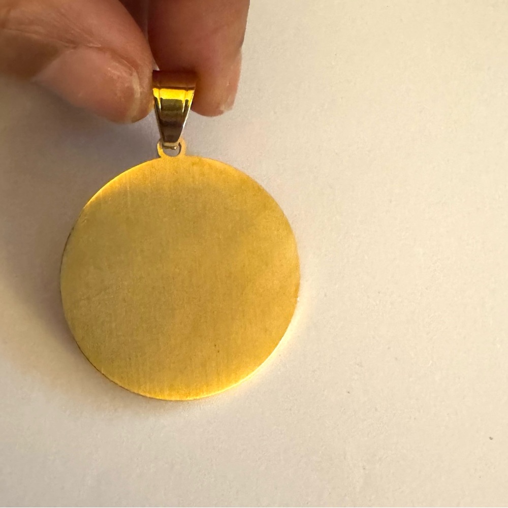 Gold Lion Medallion Pendant - Picture 3 of 3